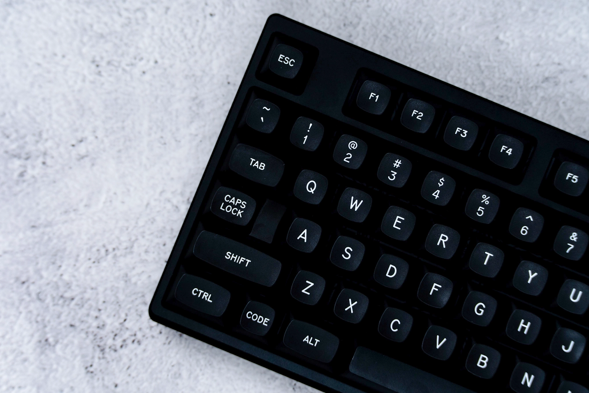 GMK MTNU WoB White on Black Keycaps