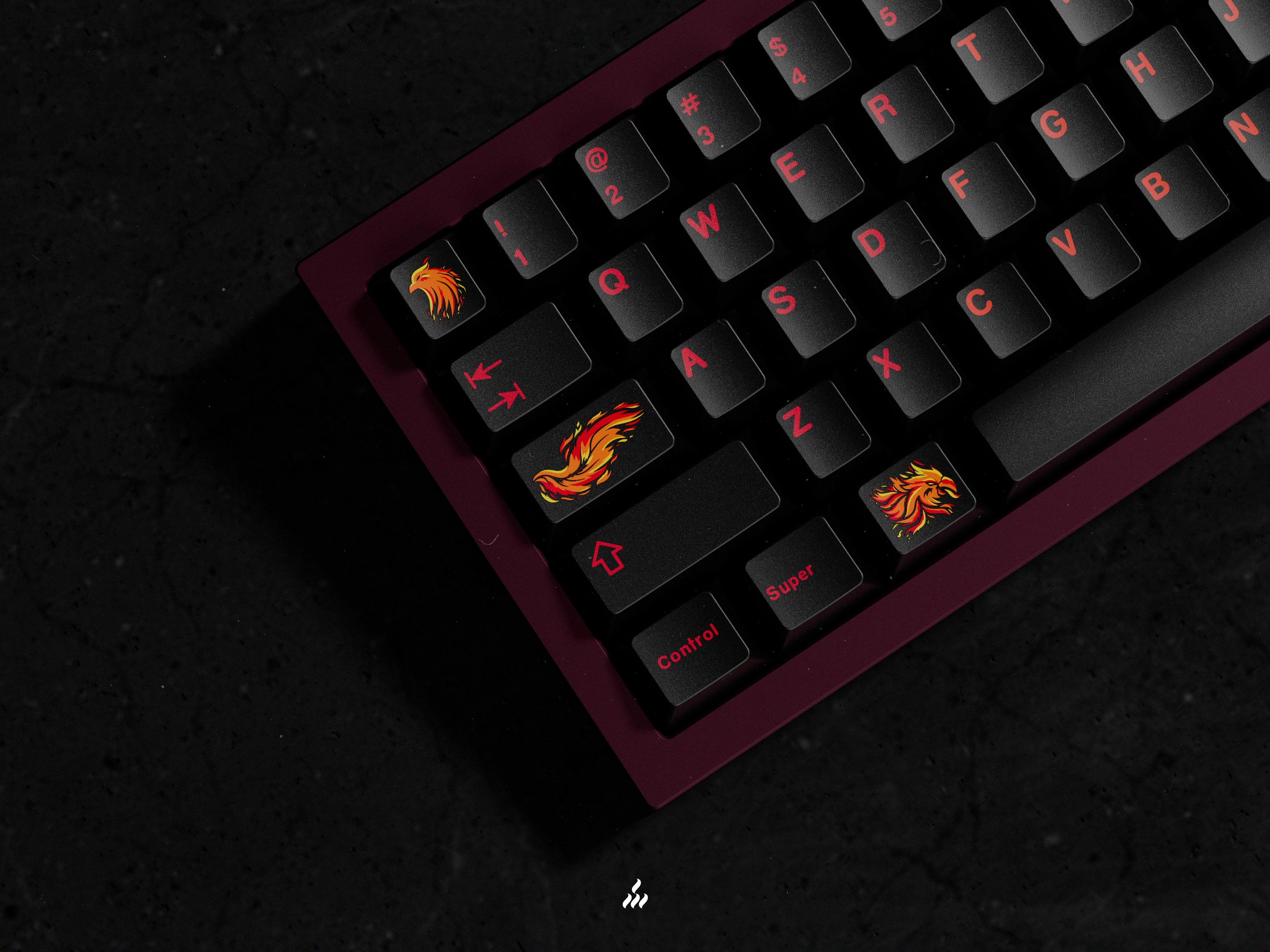 GMK CYL Phoenix Keycaps GMK CYL Phoenix Keycap Set - Close-Up