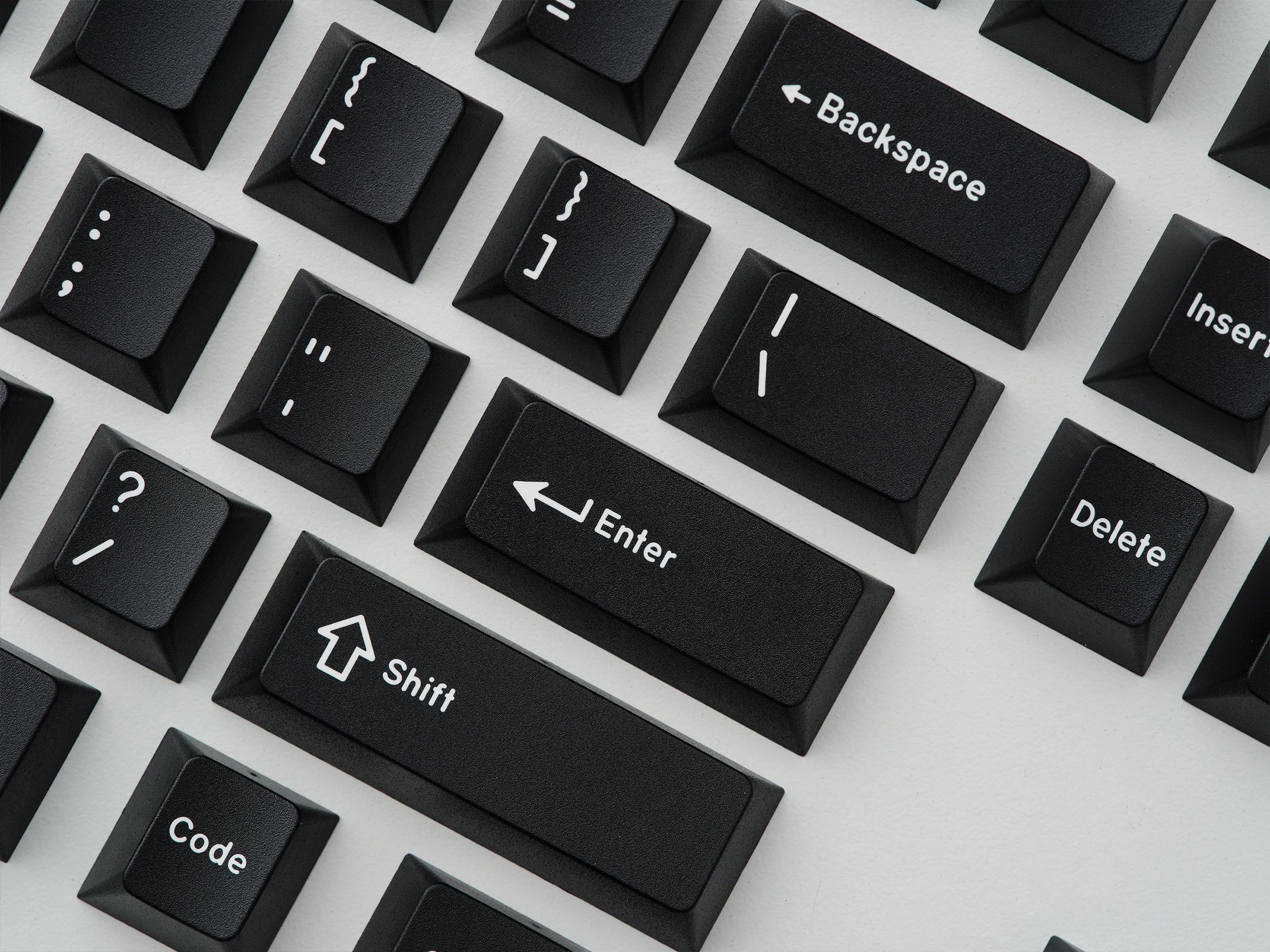 GMK CYL WOB (WHITE ON BLACK) KEYCAPS, arrow keys on silver keyboard