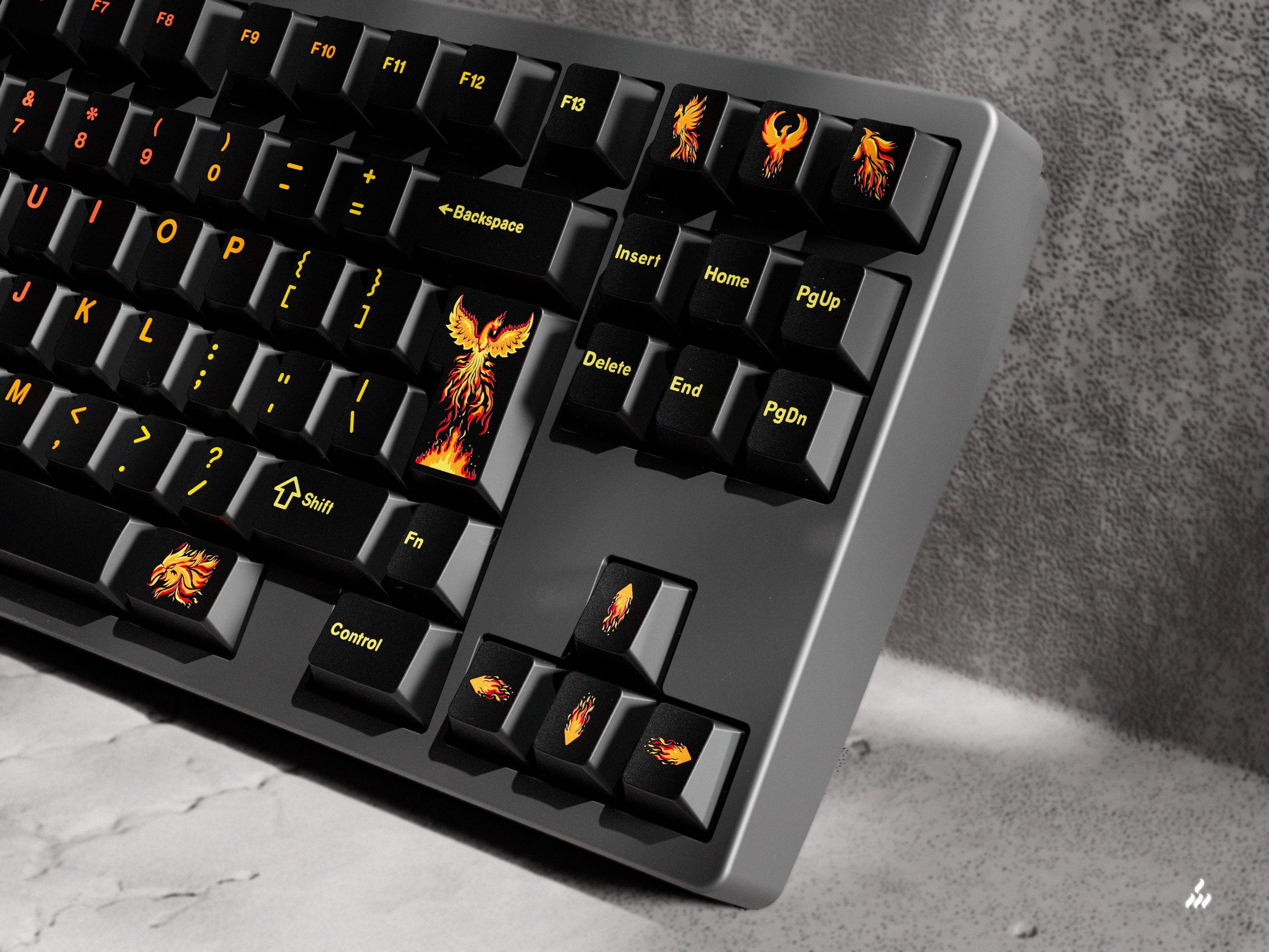 GMK CYL Phoenix Keycaps GMK CYL Phoenix Keycap Set - Close-Up