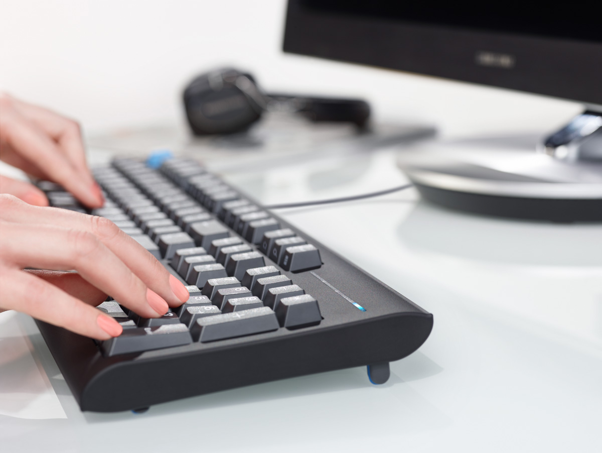 Q100 Tastatur schwarz