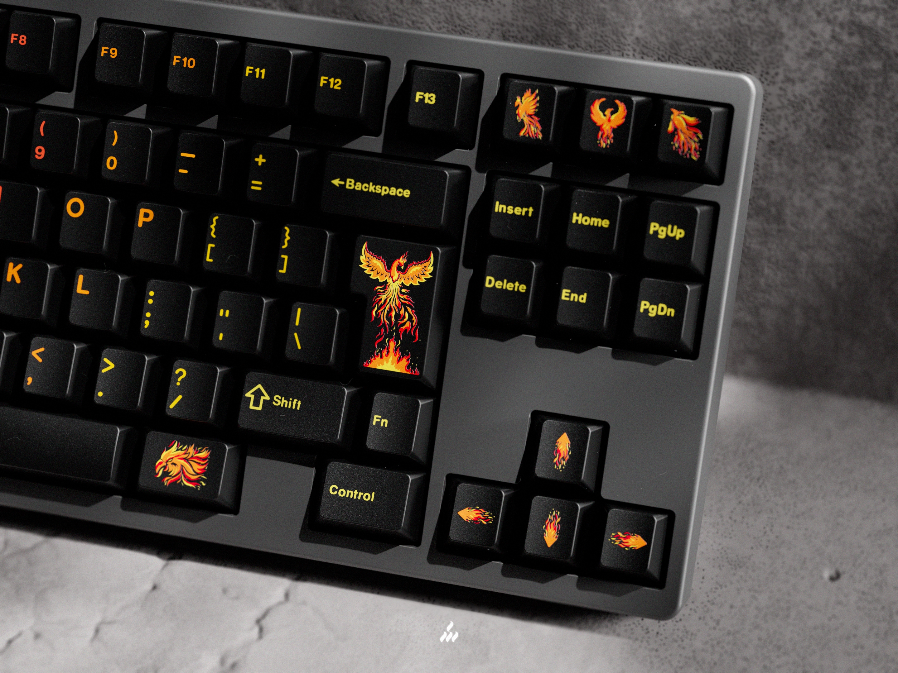 GMK CYL Phoenix Keycaps GMK CYL Phoenix Keycap Set - Close-Up
