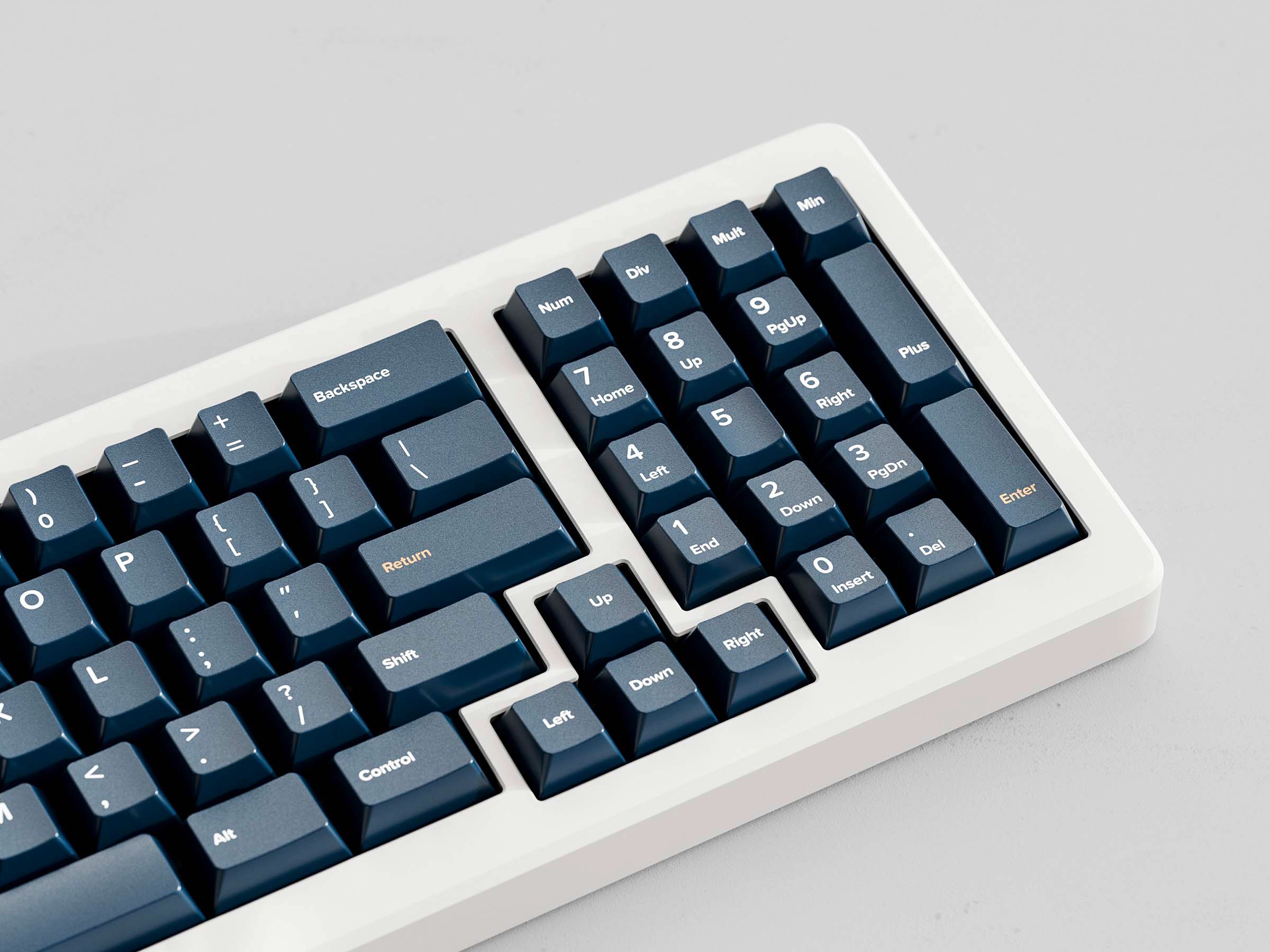 GMK CYL Fabrik Keycaps GMK CYL Fabrik Keycaps blue numpad and return key view