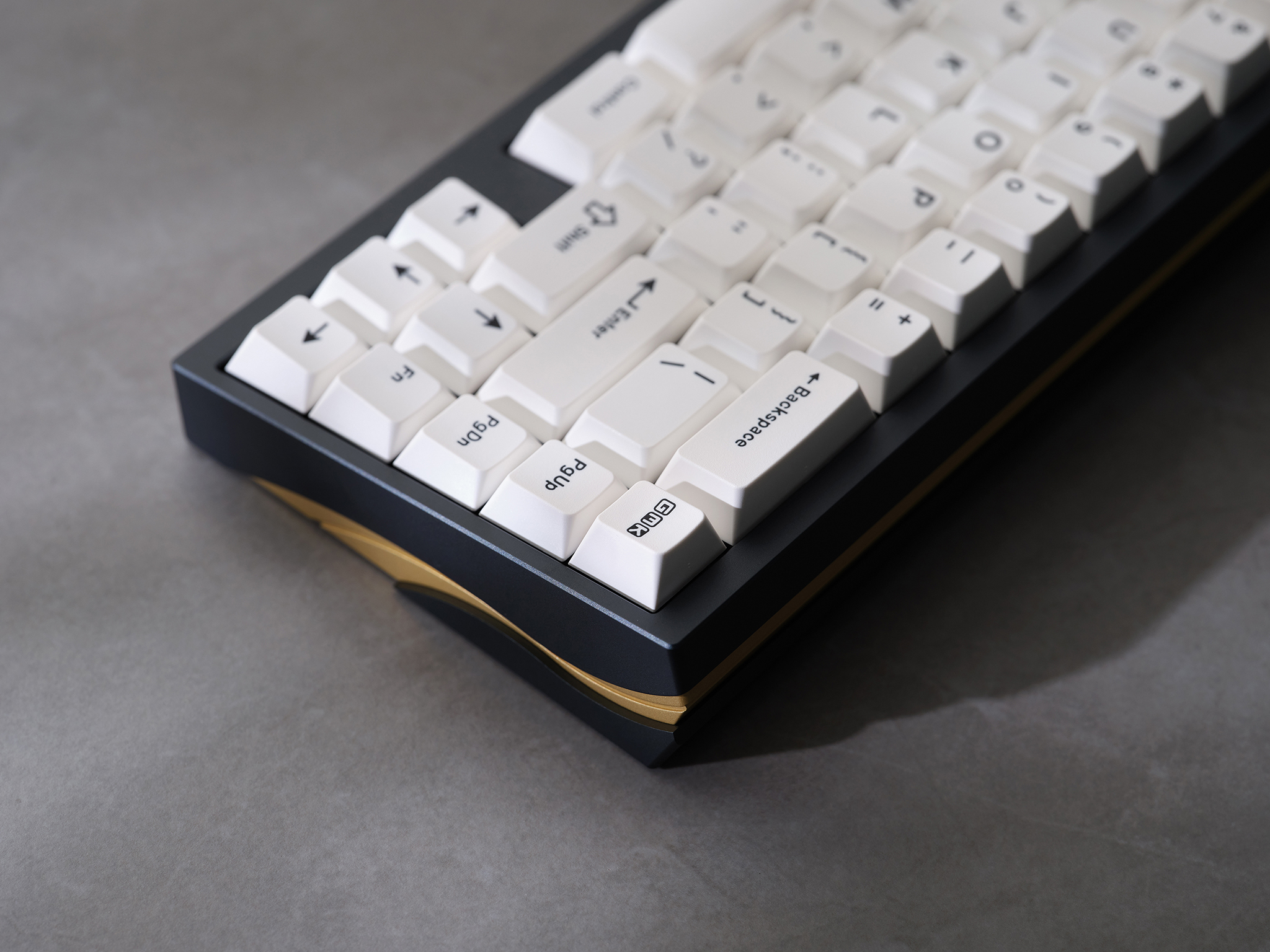 GMK CYL Black on White BoW