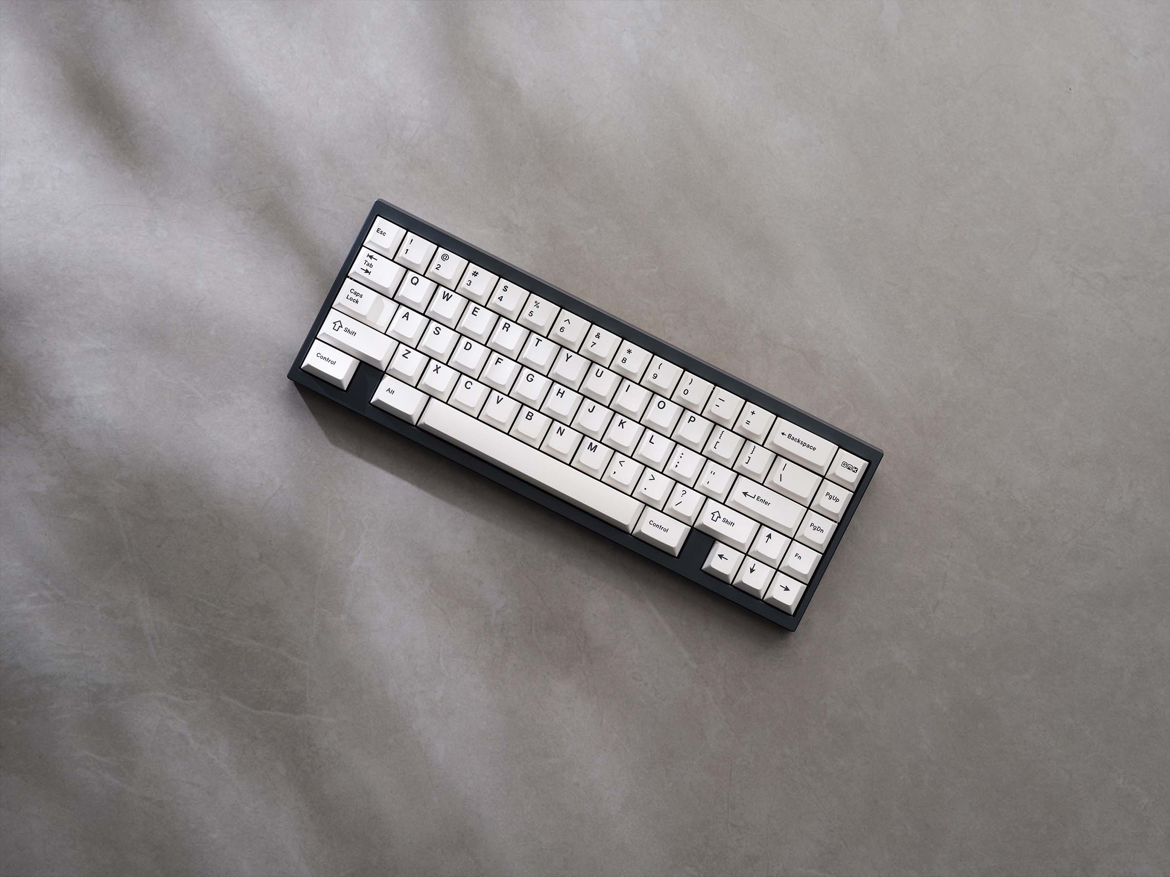 GMK CYL BoW Black on White Keycaps