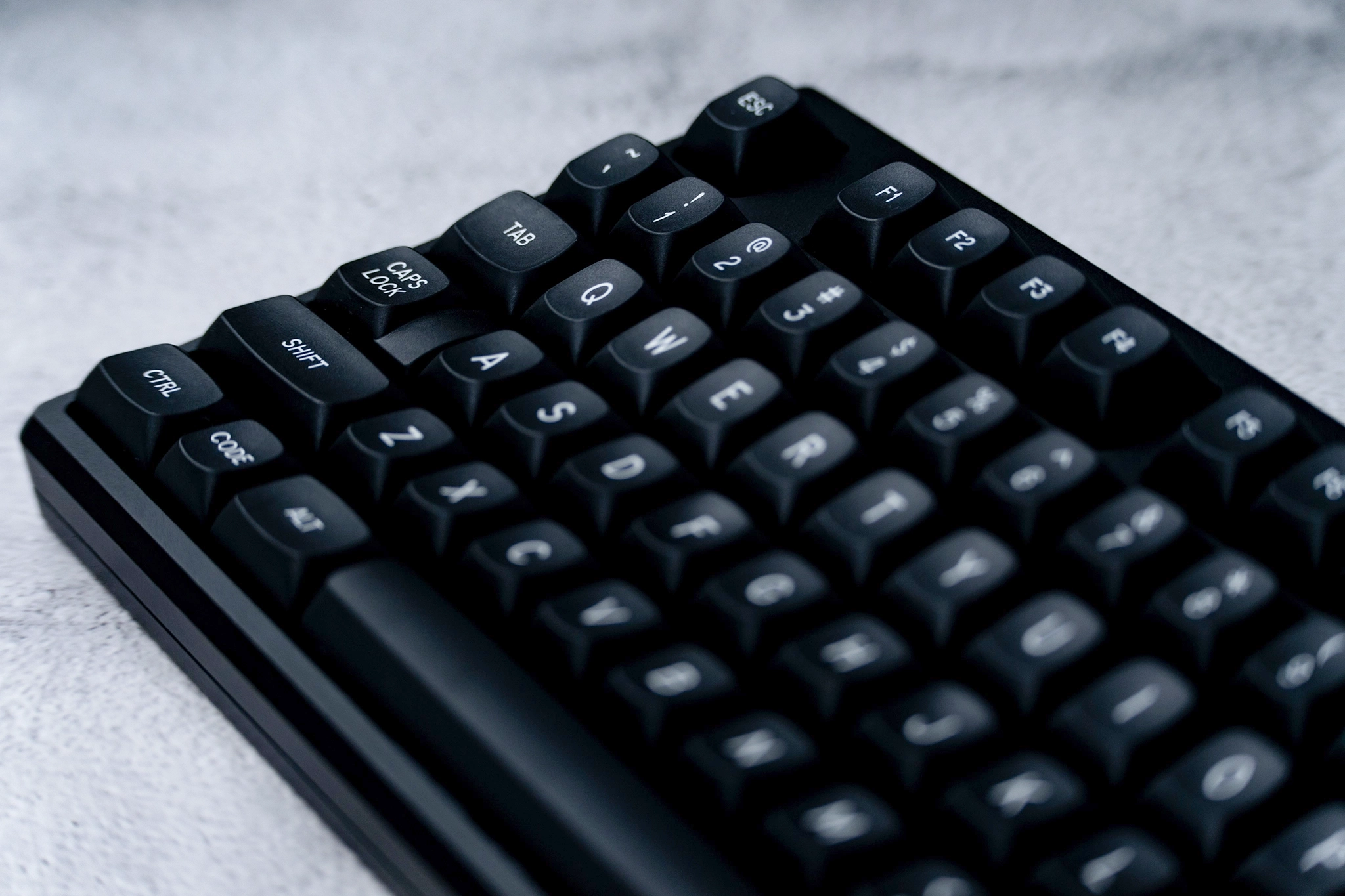 GMK MTNU WoB White on Black Keycaps