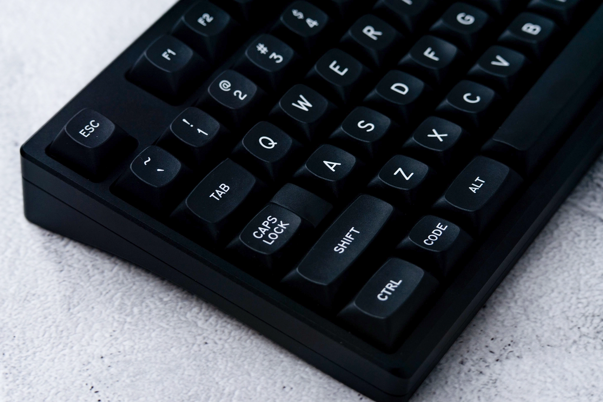 GMK MTNU WoB White on Black Keycaps